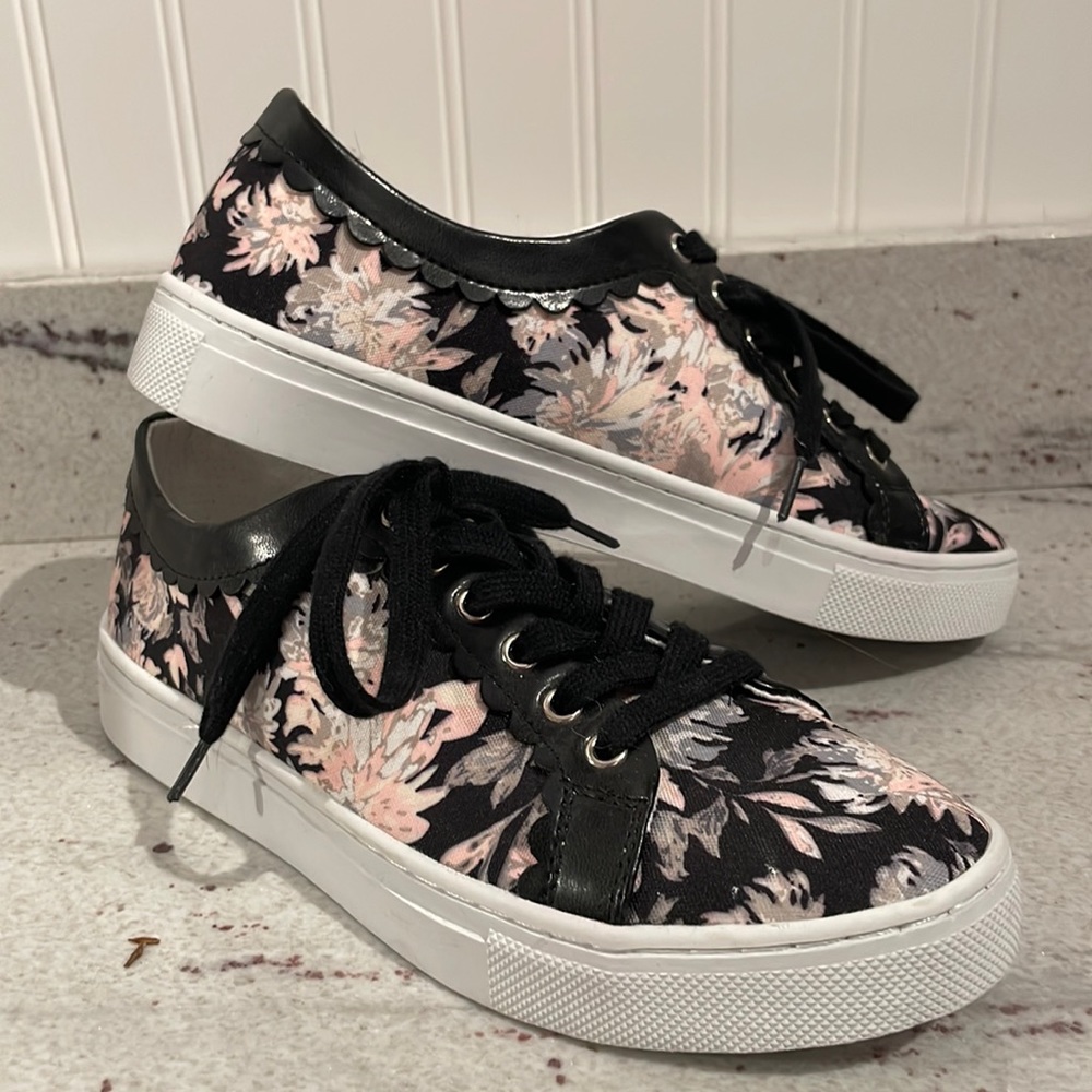 Women's Floral Black Lace-Up Sneakers